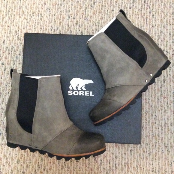 Sorel Shoes - 🆕 SOREL gray leather wedge boots- size 10